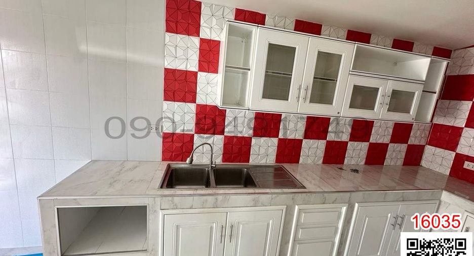 For rent 4 bedrooms townhouse in Bueng Kum, Bangkok
