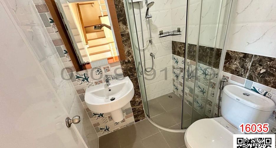 For rent 4 bedrooms townhouse in Bueng Kum, Bangkok