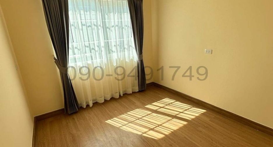 For rent 4 bedrooms townhouse in Bueng Kum, Bangkok