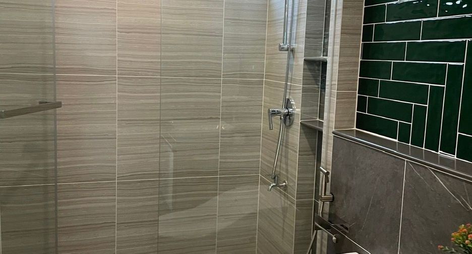 Аренда 4 спальни дом в Банг Капи, Бангкок