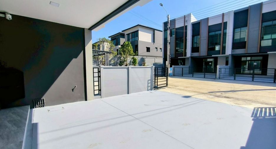 For rent 3 bedrooms townhouse in Bang Phli, Samut Prakan