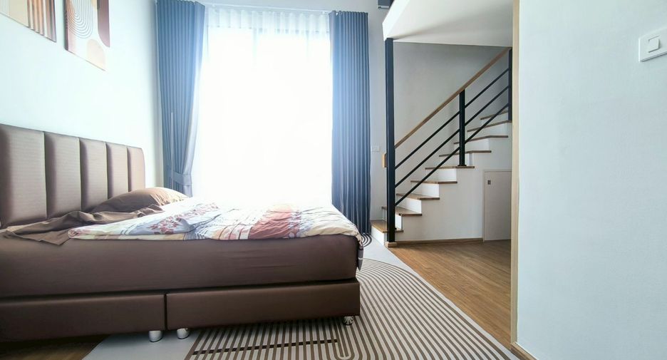 For rent 3 bedrooms townhouse in Bang Phli, Samut Prakan