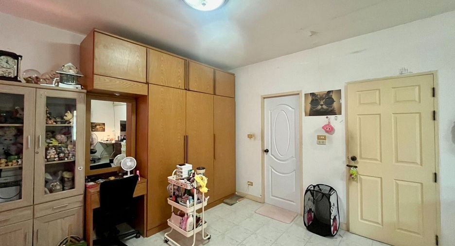 For sale 3 bedrooms house in Bang Khae, Bangkok