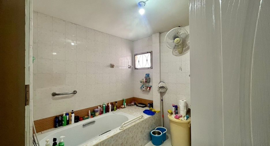 For sale 3 bedrooms house in Bang Khae, Bangkok