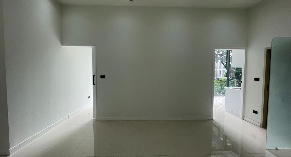 For rent retail Space in Khlong Toei, Bangkok