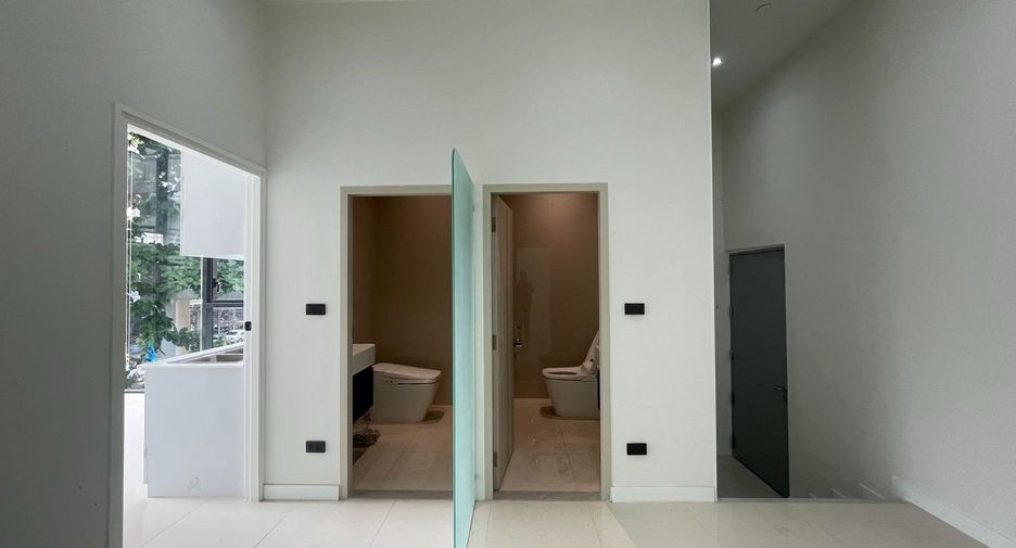 For rent retail Space in Khlong Toei, Bangkok
