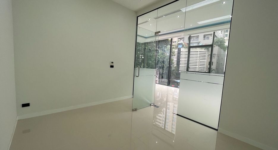 For rent retail Space in Khlong Toei, Bangkok