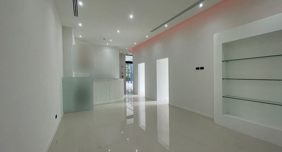 For rent retail Space in Khlong Toei, Bangkok