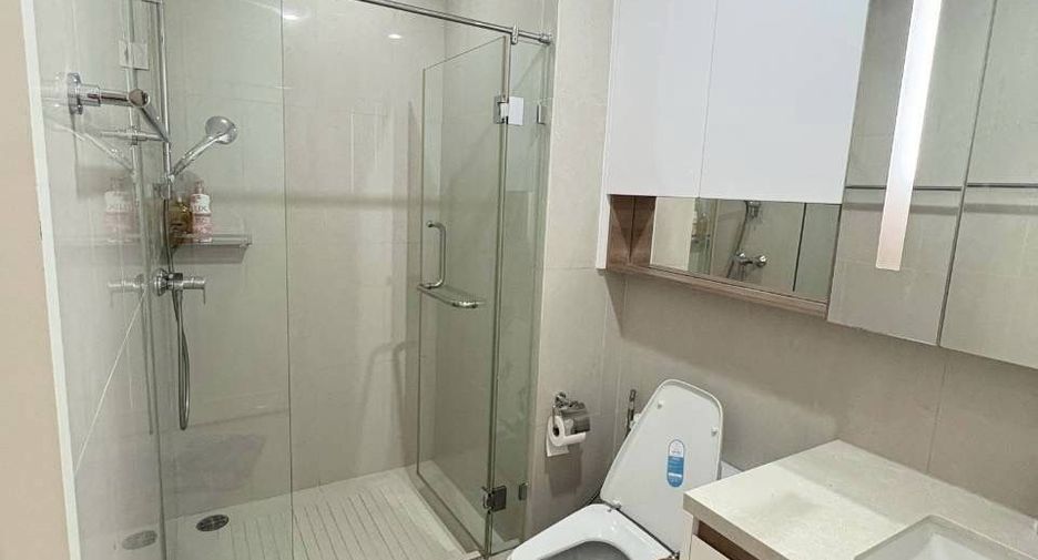Wohnung zur Miete mit 2 Zimmer in Pathum Wan, Bangkok
