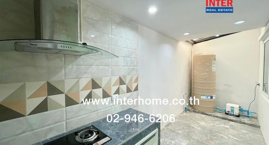 Casa adosada en venta de 4 habitaciones en Lam Luk Ka, Pathum Thani
