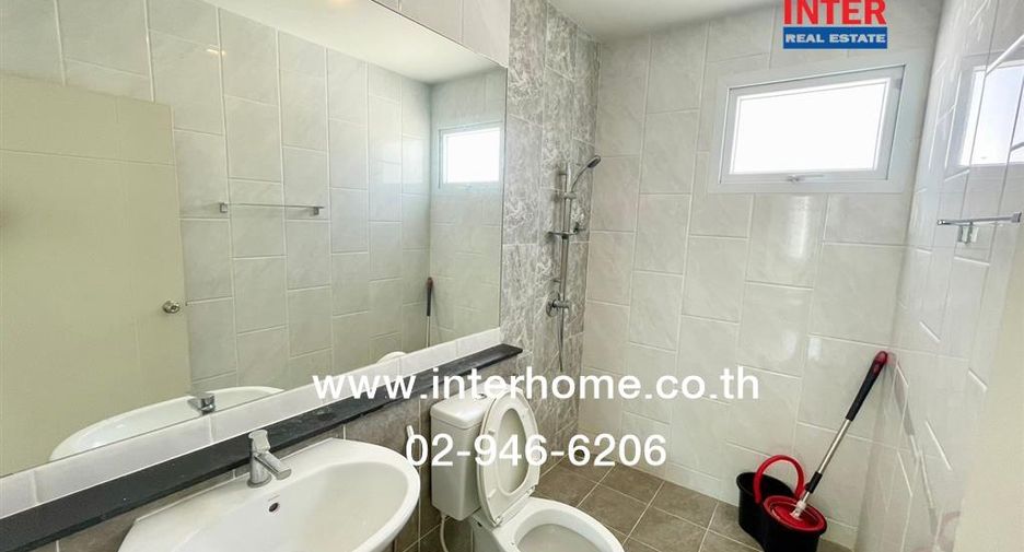 Casa adosada en venta de 4 habitaciones en Lam Luk Ka, Pathum Thani
