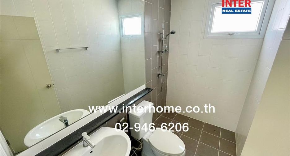Casa adosada en venta de 4 habitaciones en Lam Luk Ka, Pathum Thani