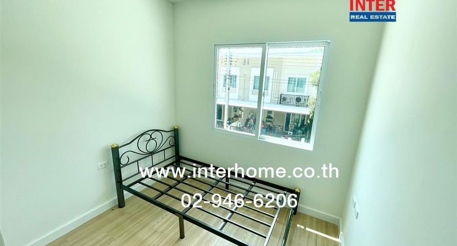 Casa adosada en venta de 4 habitaciones en Lam Luk Ka, Pathum Thani