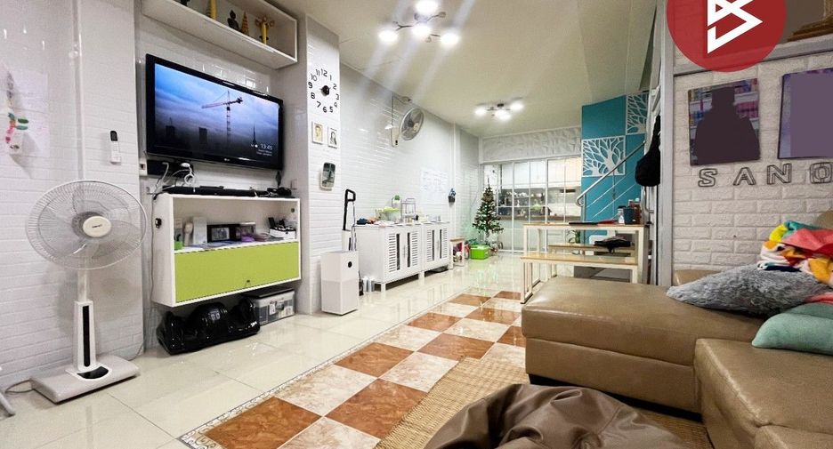 Reihenhaus zum Kauf mit 2 Zimmer in Mueang Samut Prakan, Samut Prakan