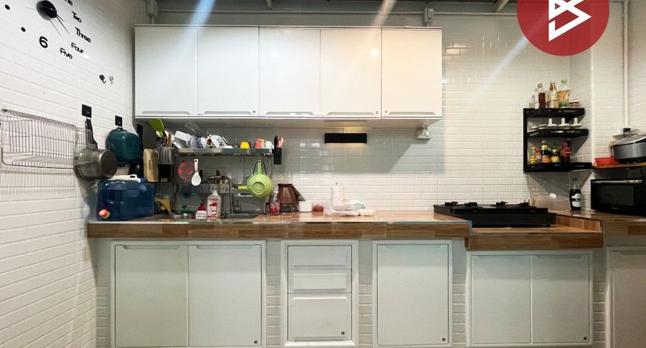 Reihenhaus zum Kauf mit 2 Zimmer in Mueang Samut Prakan, Samut Prakan