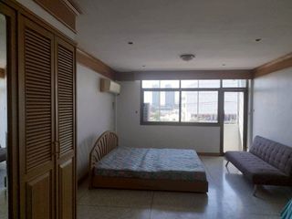 For rent 4 bedrooms townhouse in Yan Nawa, Bangkok