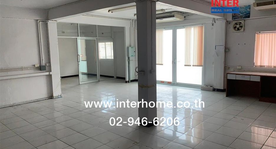 For sale 21 bedrooms retail Space in Bang Kapi, Bangkok
