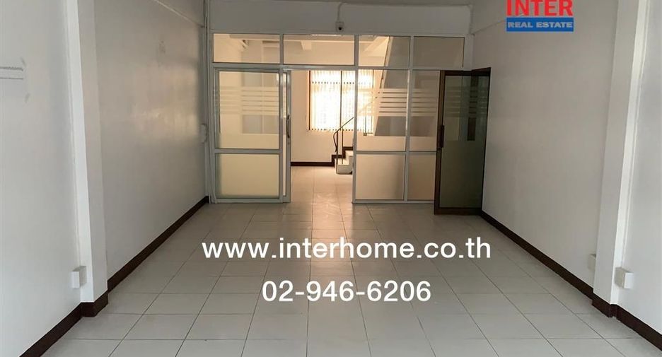 For sale 21 bedrooms retail Space in Bang Kapi, Bangkok