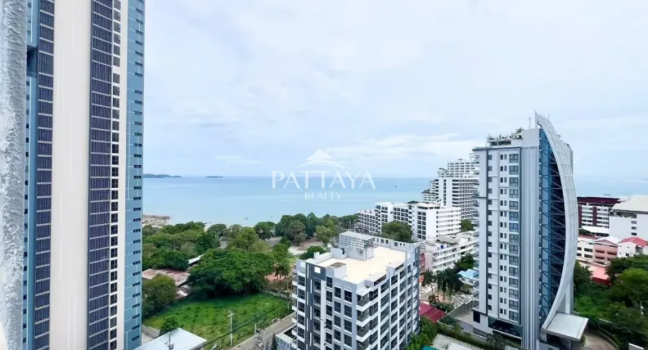 For sale 2 ベッドルーム condo in Bang Lamung, Chonburi