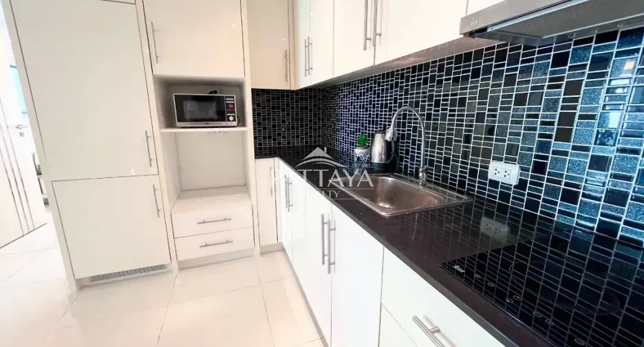 For sale 2 ベッドルーム condo in Bang Lamung, Chonburi