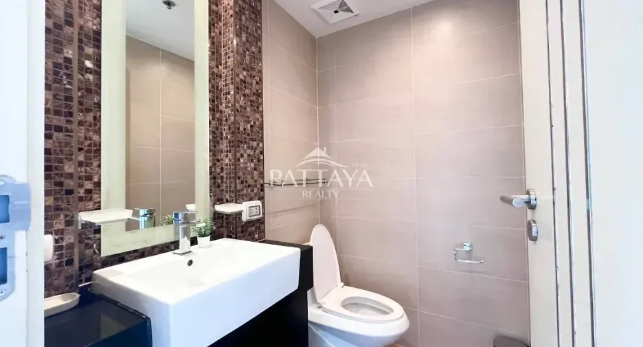 For sale 2 ベッドルーム condo in Bang Lamung, Chonburi
