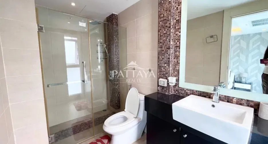 For sale 2 ベッドルーム condo in Bang Lamung, Chonburi