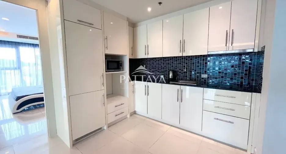 For sale 2 ベッドルーム condo in Bang Lamung, Chonburi