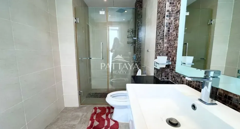 For sale 2 ベッドルーム condo in Bang Lamung, Chonburi