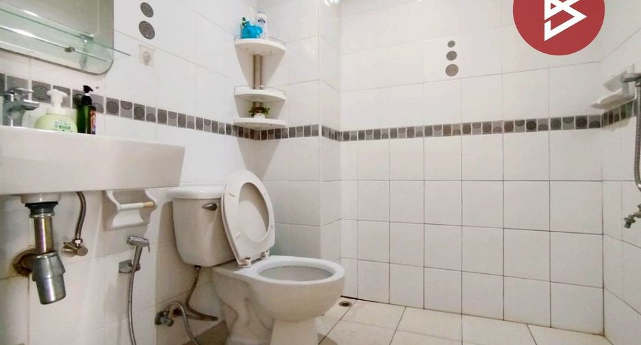 Casa adosada en venta de 3 habitaciones en Bang Phli, Samut Prakan