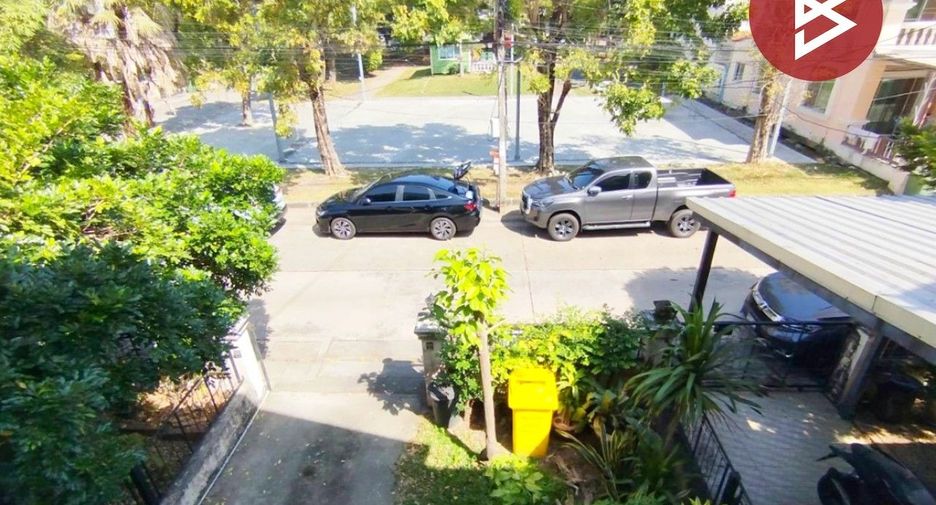 Casa adosada en venta de 3 habitaciones en Bang Phli, Samut Prakan