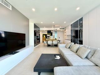 For rent 3 ベッドルーム condo in Khlong Toei, Bangkok