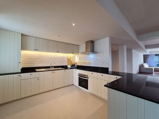 For rent 3 bedrooms apartment in Watthana, Bangkok