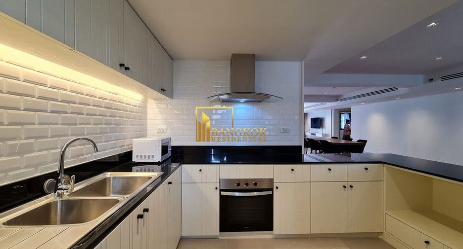 For rent 3 bedrooms apartment in Watthana, Bangkok