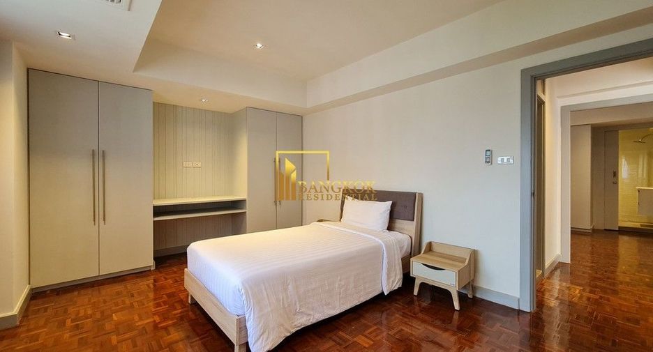 For rent 3 bedrooms apartment in Watthana, Bangkok