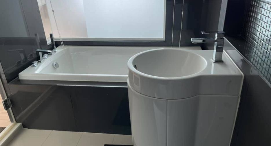 For rent 2 bedrooms condo in Sathon, Bangkok
