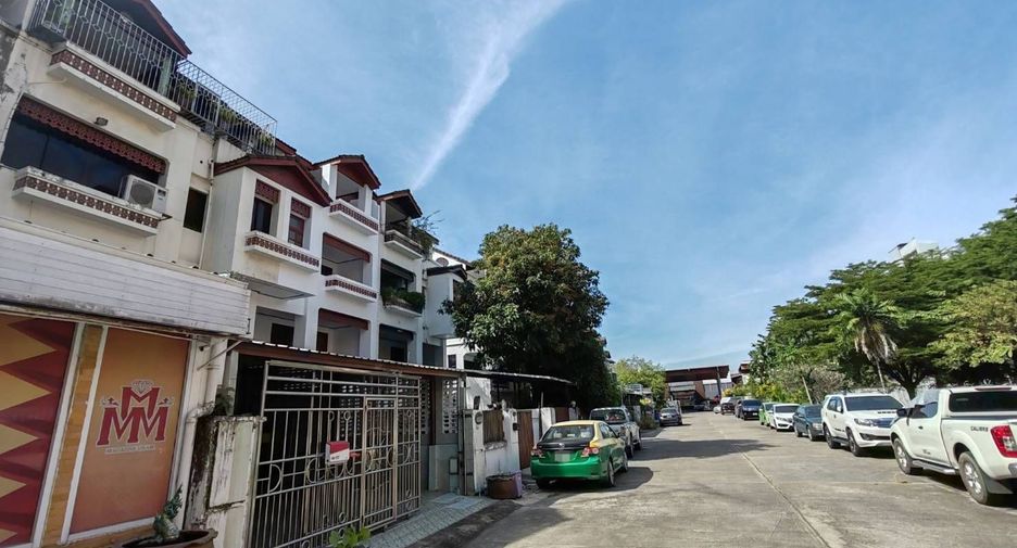 For sale 4 bedrooms townhouse in Pak Kret, Nonthaburi