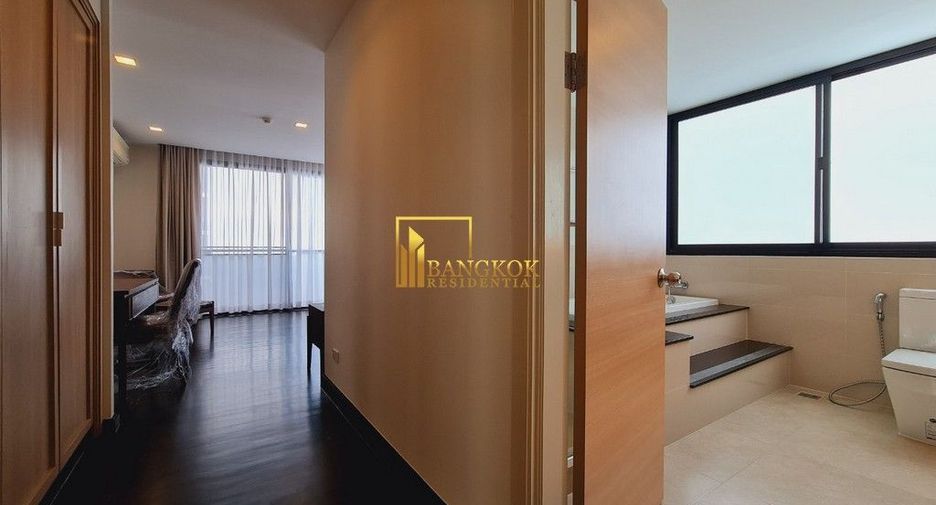 For rent 3 bedrooms apartment in Watthana, Bangkok