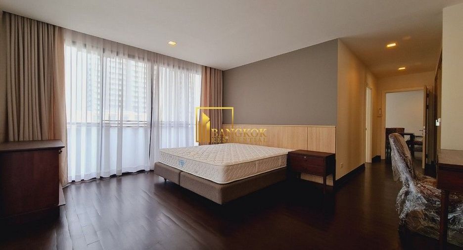 For rent 3 bedrooms apartment in Watthana, Bangkok