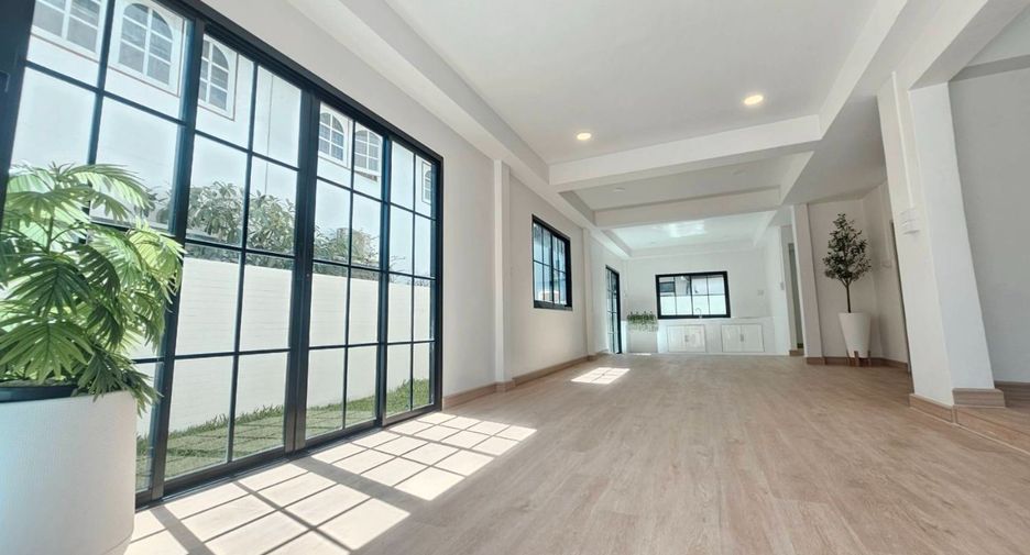 À vendre 4 chambres maison à Bang Na, Bangkok