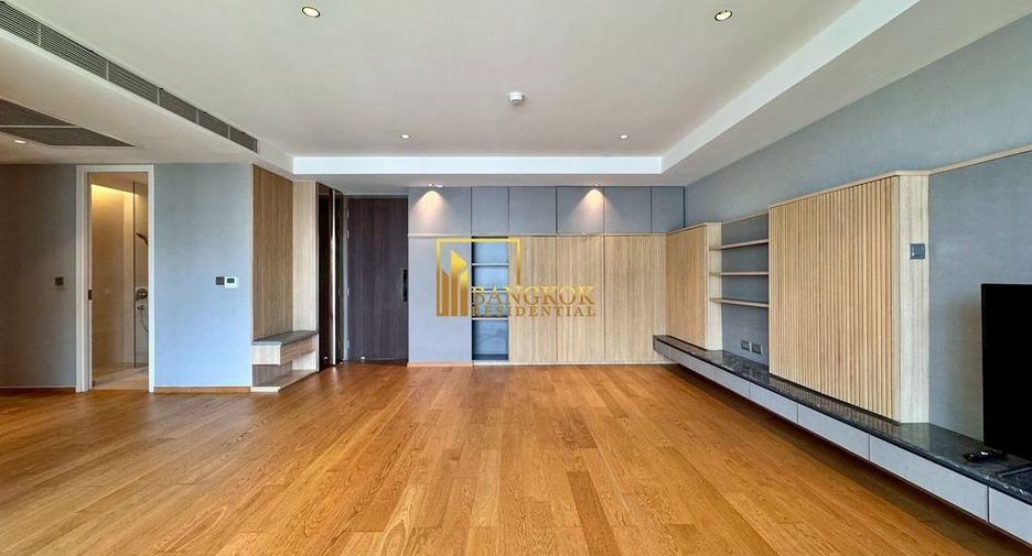 For rent 2 bedrooms condo in Yan Nawa, Bangkok
