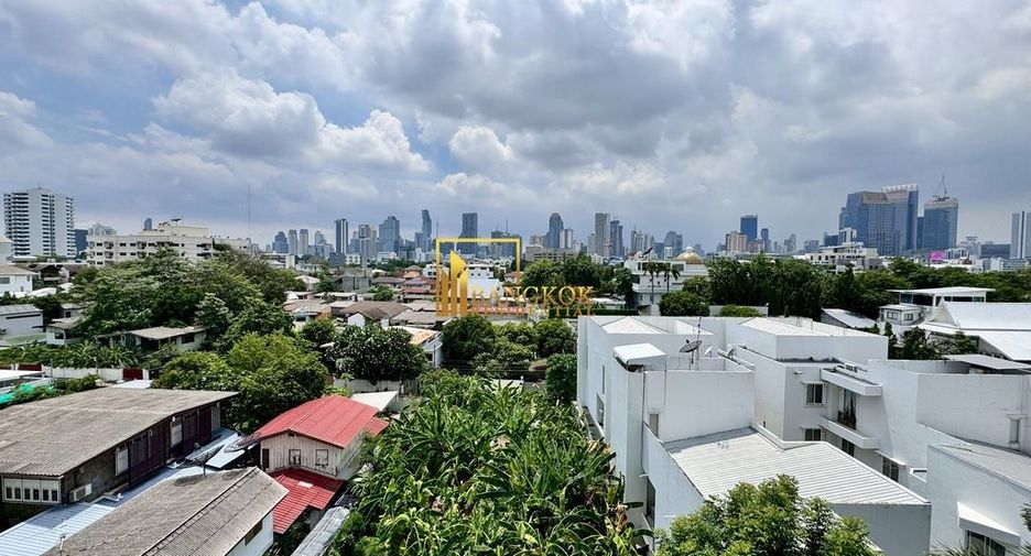 For rent 2 bedrooms condo in Yan Nawa, Bangkok