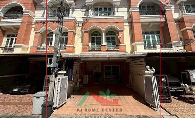 Casa adosada en venta de 3 habitaciones en Bang Kapi, Bangkok