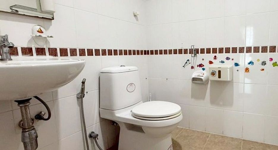 For sale 3 bedrooms townhouse in Bang Kapi, Bangkok
