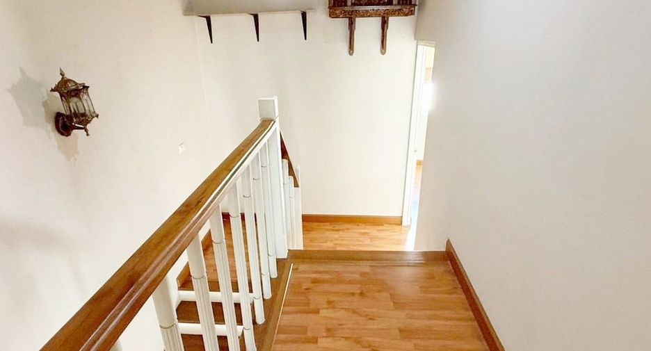 For sale 3 bedrooms townhouse in Bang Kapi, Bangkok