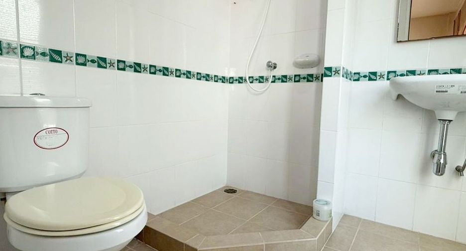For sale 3 bedrooms townhouse in Bang Kapi, Bangkok