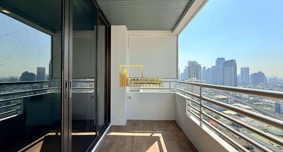 For rent 3 bedrooms condo in Khlong Toei, Bangkok
