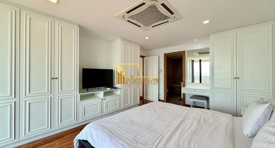For rent 3 bedrooms condo in Khlong Toei, Bangkok