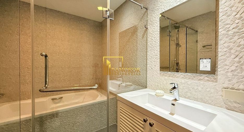 For rent 3 bedrooms condo in Khlong Toei, Bangkok