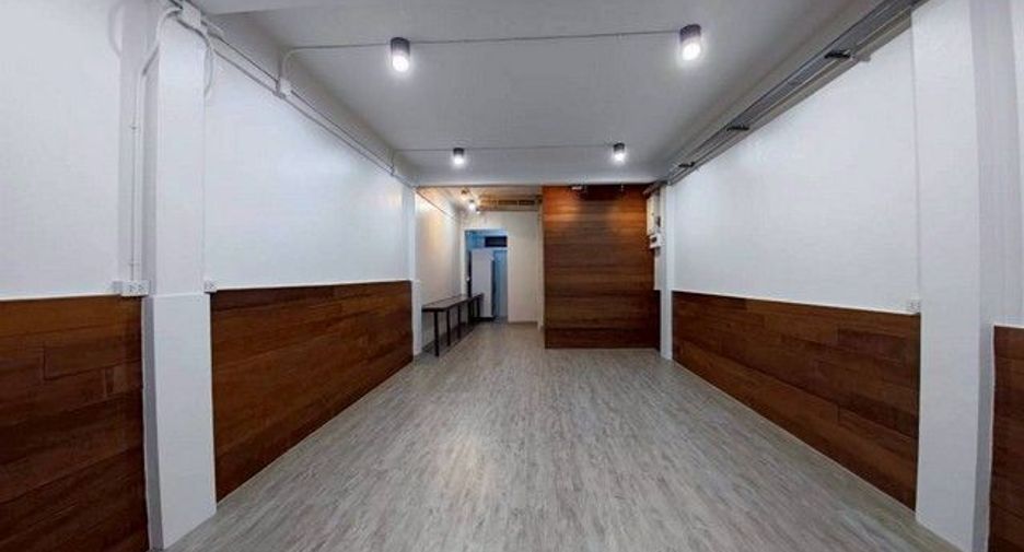 For rent 1 bed retail Space in Bang Rak, Bangkok