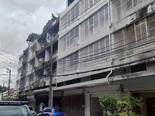 For rent 4 bedrooms retail Space in Phaya Thai, Bangkok